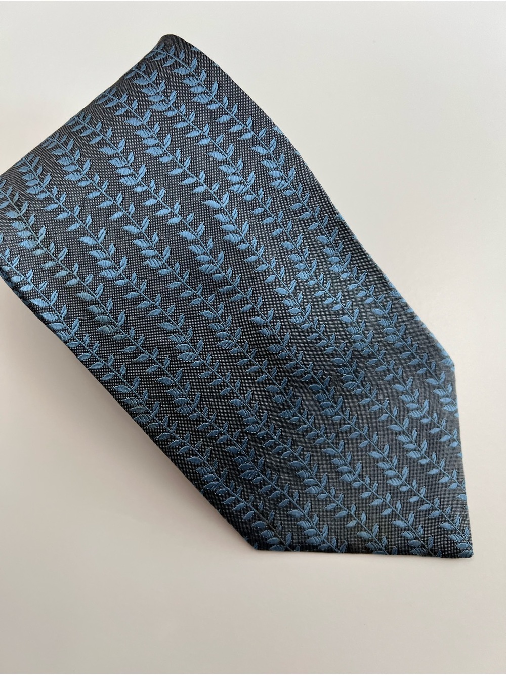 Vintage Banana Republic Gray Blue Leaf Silk Blend Tie Made in Italy
